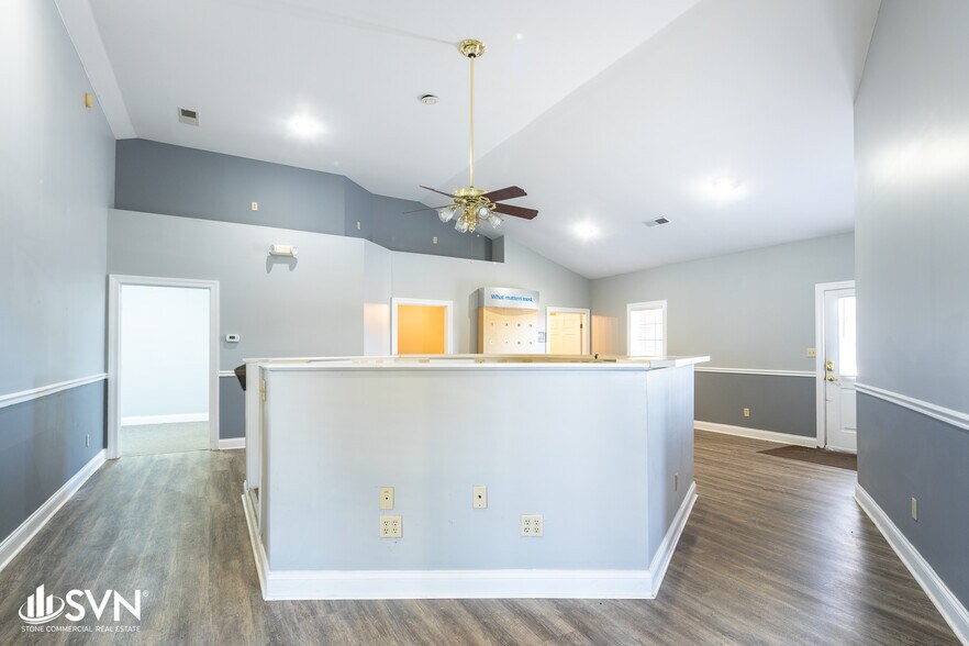 More Photos Of 328 Highland Park Dr, Richmond Office For Lease