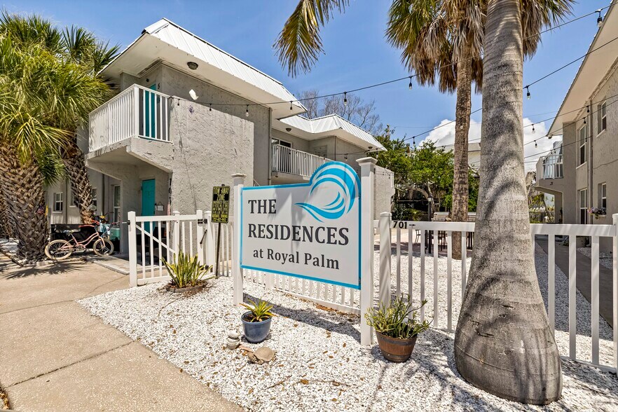 More Photos Of 701 1st St, Indian Rocks Beach Apartments For Sale