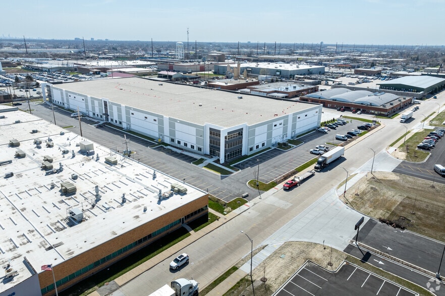 Primary Photo Of 2001 N Cornell Ave, Melrose Park Warehouse For Sale