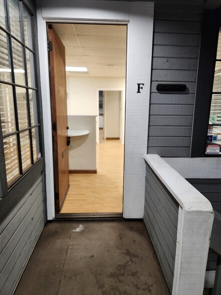 More Photos Of 960 W 17th St, Santa Ana Office For Sale