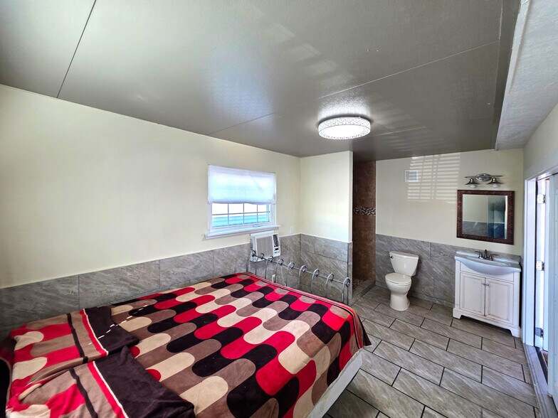 More Photos Of 6623 Gulf Fwy, Houston Office Residential For Sale