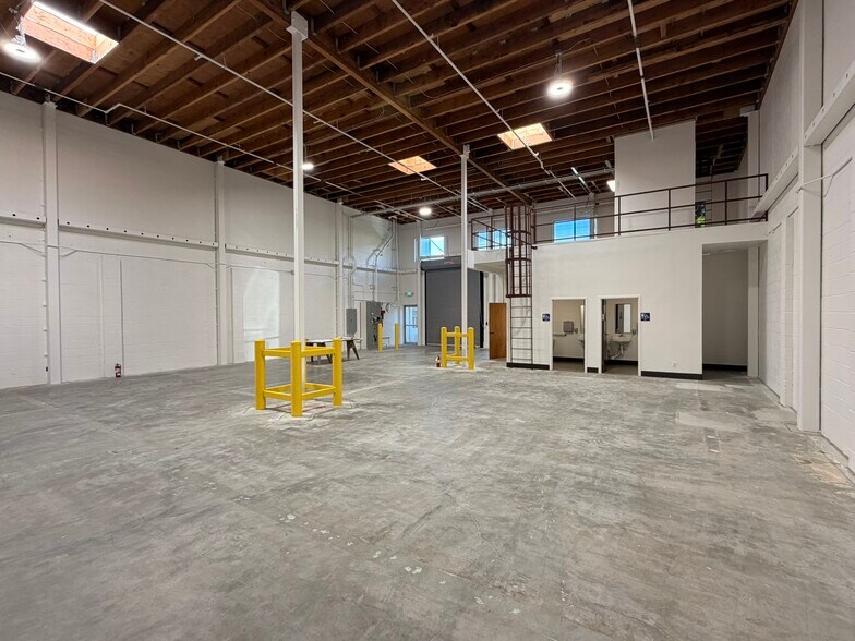 Primary Photo Of 305 Old County Rd, San Carlos Warehouse For Lease