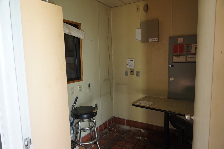 More Photos Of 3565 Libbey Rd, Perrysburg Fast Food For Lease