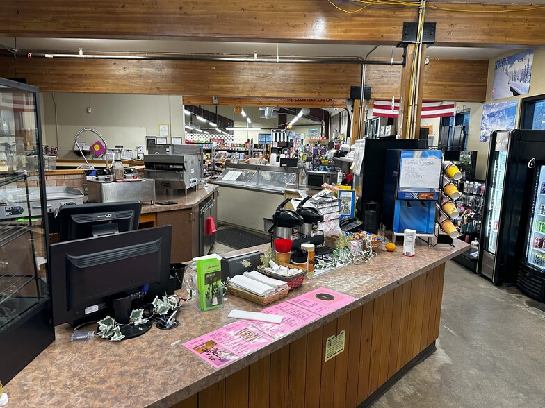 More Photos Of 7797 Silver Lake Rd, Maple Falls Service Station For Sale