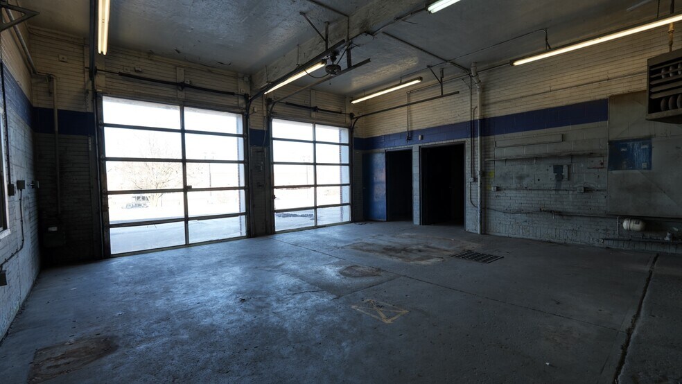 More Photos Of 1105 Wheeling Ave, Cambridge Auto Repair For Sale