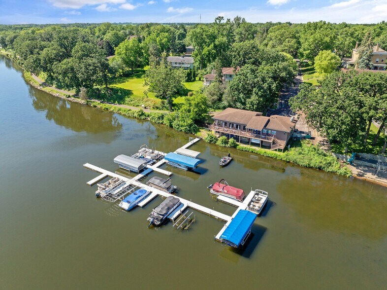 More Photos Of 406 9th St NE, Waseca Restaurant For Sale