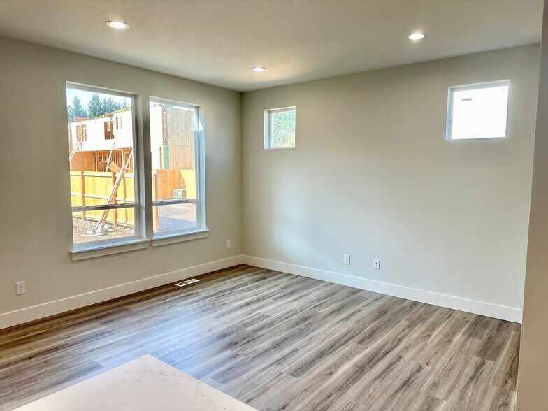 More Photos Of , Kelso Multifamily For Sale