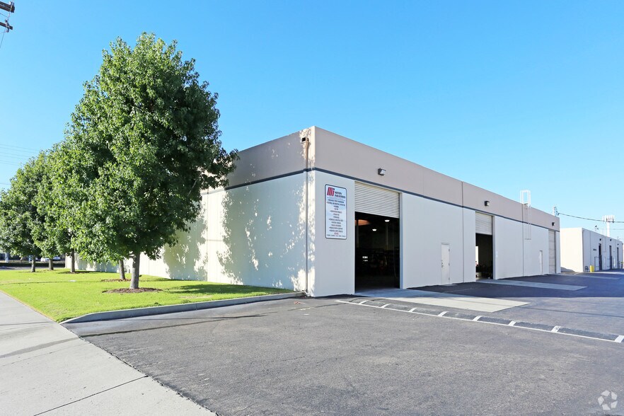 More Photos Of 2935 E La Palma Ave, Anaheim Warehouse For Lease