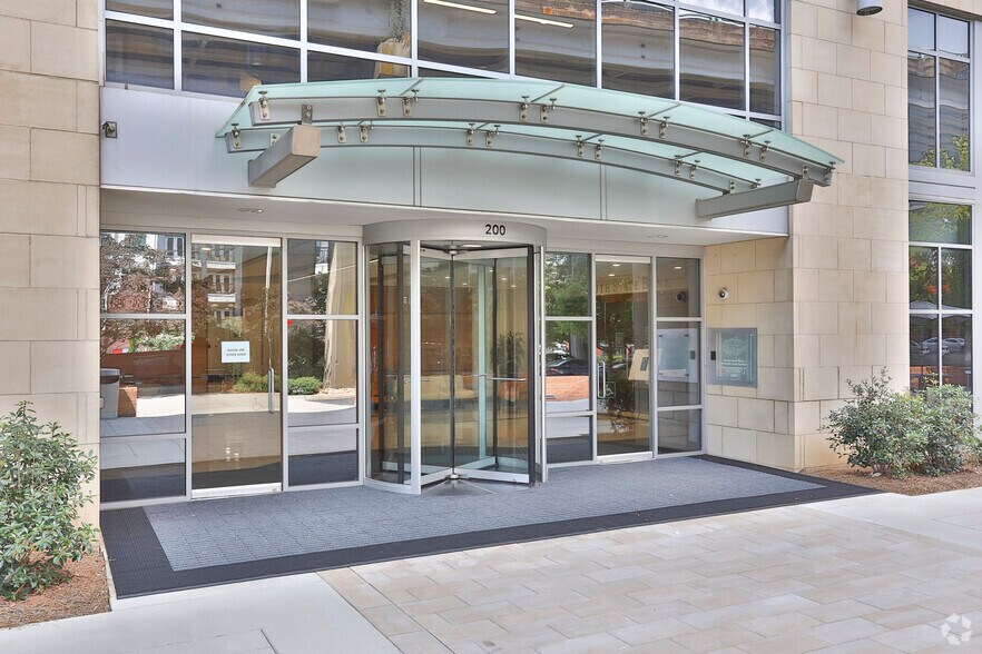 More Photos Of 200 E Broad St, Greenville Office For Lease