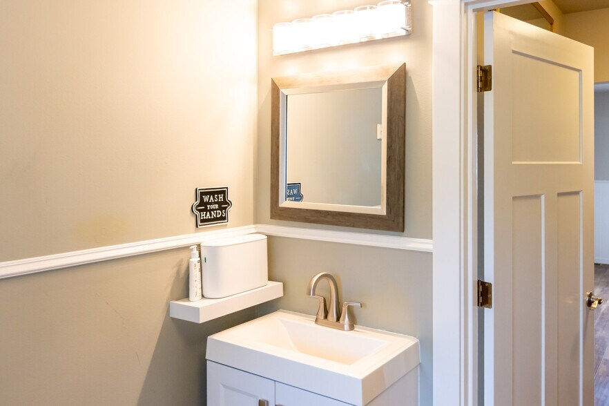 More Photos Of 1215 B St, Hood River Office For Sale