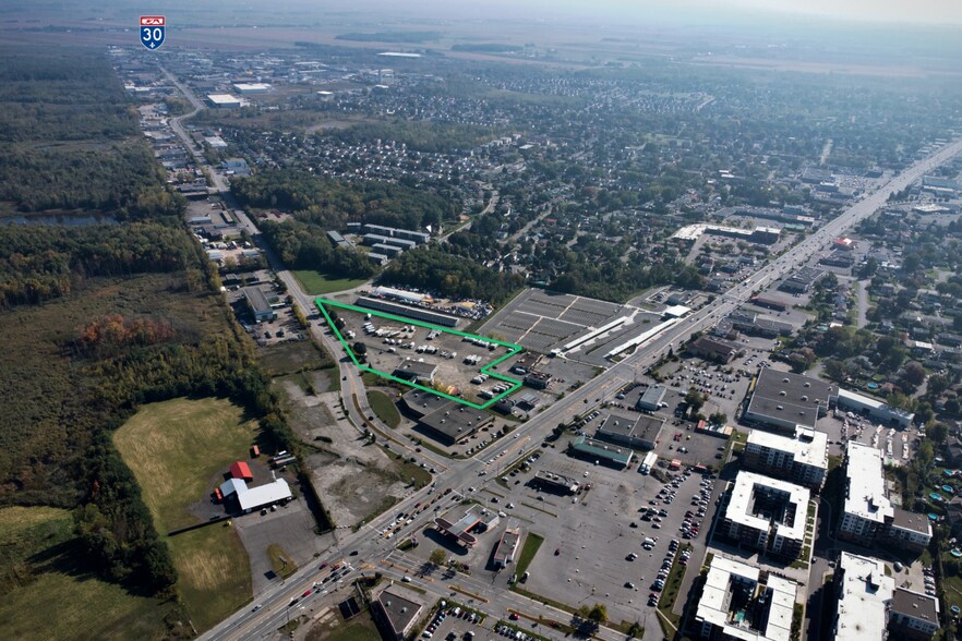 More Photos Of 21 Boul Industriel, Châteauguay Auto Dealership For Sale