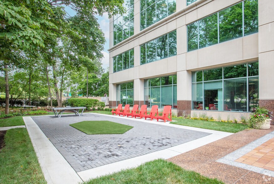 More Photos Of 3130 Fairview Park Dr, Falls Church Office For Lease