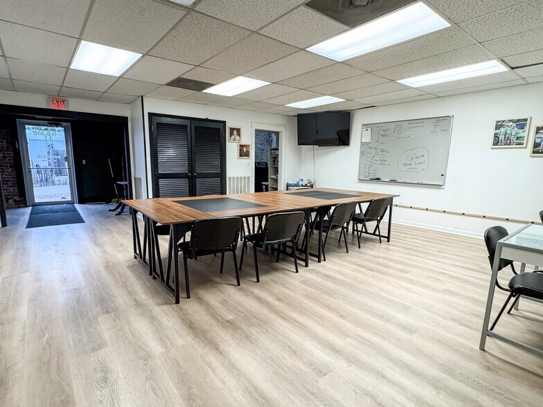 More Photos Of 10 S Silver St, Paola Office For Sale