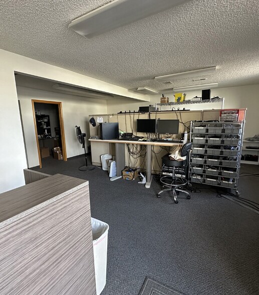 More Photos Of 204 N Link Ln, Fort Collins Flex For Lease