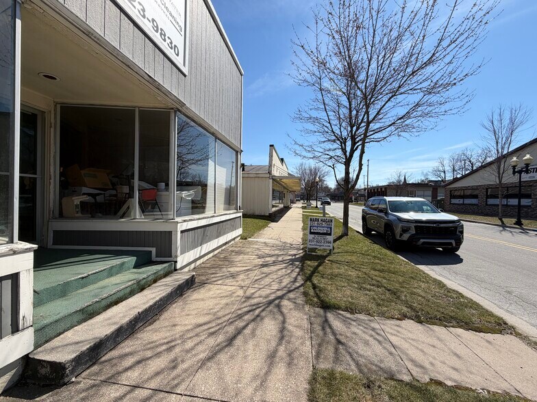 More Photos Of 87 Division St, Manistee Freestanding For Sale