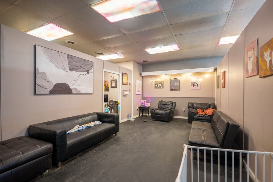 More Photos Of 729 Allegheny River Blvd, Verona Storefront For Sale