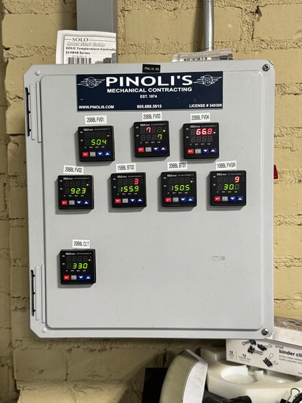 More Photos Of 585 E Thompson Blvd, Ventura Restaurant For Sale