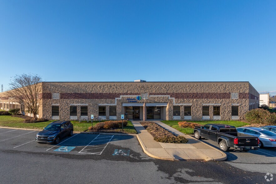 More Photos Of 18 Boulden Cir, New Castle Light Distribution For Lease