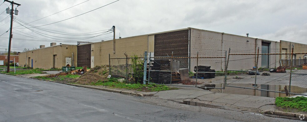More Photos Of 400 Wyandanch Ave, West Babylon Warehouse For Lease
