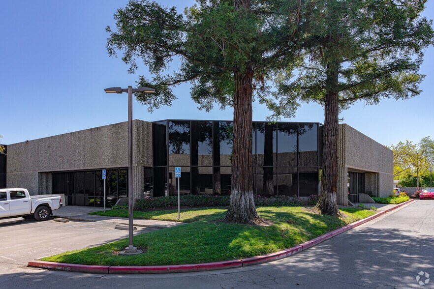 More Photos Of 3612 Madison Ave, North Highlands Distribution For Lease