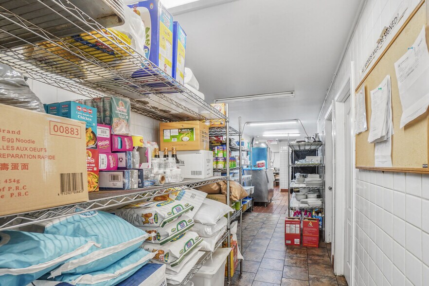 More Photos Of 1450 Rue Crescent, Montréal Restaurant For Lease