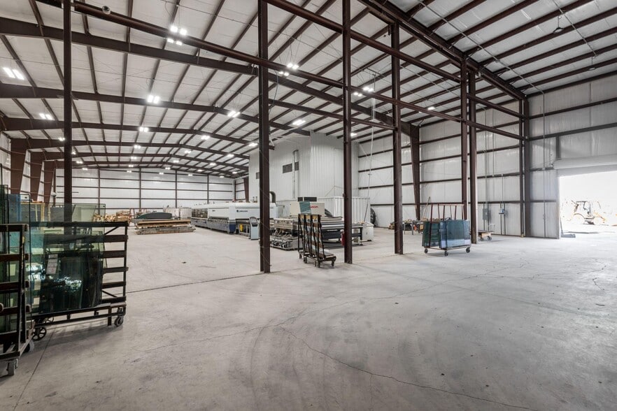 More Photos Of 800 East Watson Ln, New Braunfels Manufacturing For Lease