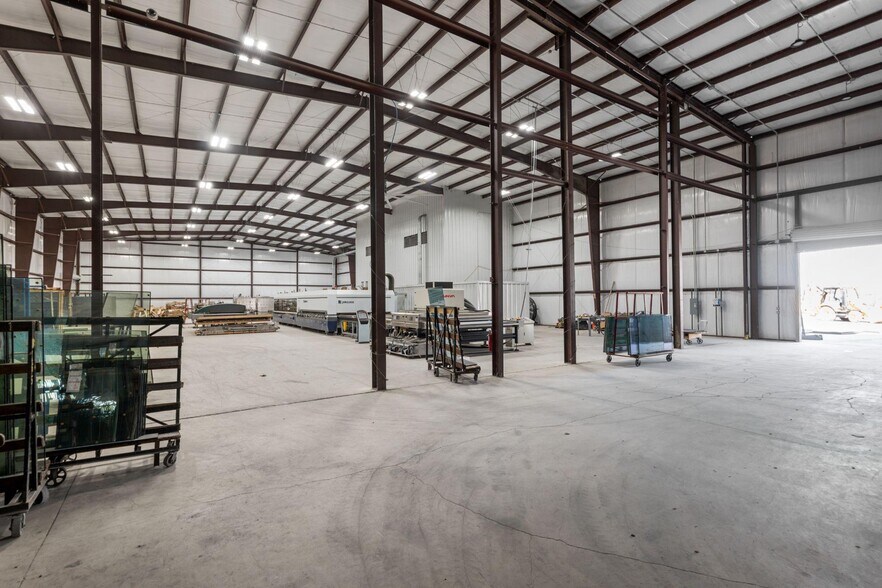 More Photos Of 800 East Watson Ln, New Braunfels Manufacturing For Lease