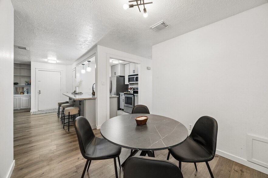 More Photos Of 10826 Lynbrook Dr, Houston Apartments For Sale