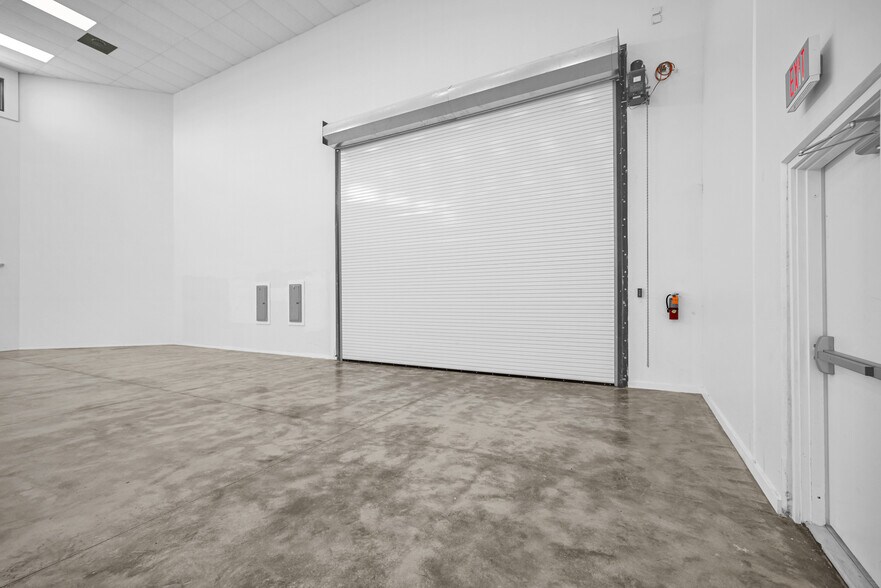 More Photos Of 221 NE 67th St, Miami Warehouse For Sale