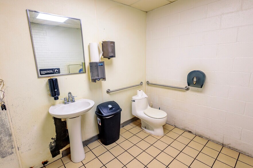 More Photos Of 15908 Main St, Town Creek General Retail For Sale