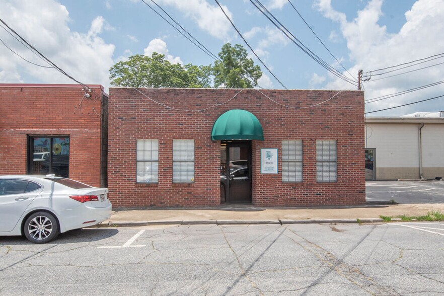 More Photos Of 14 Brown St, Newnan Office For Sale