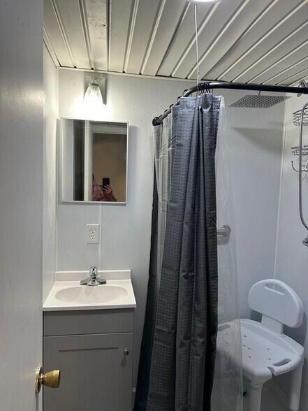 More Photos Of 1157 W Bypass 287, Alvord Specialty For Sale