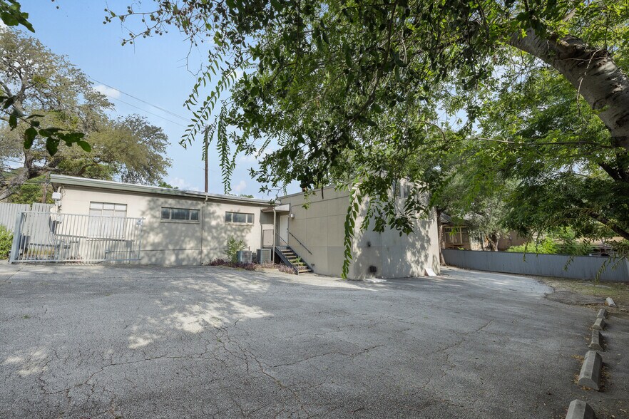 More Photos Of 2620 Mccullough Ave, San Antonio Medical For Sale