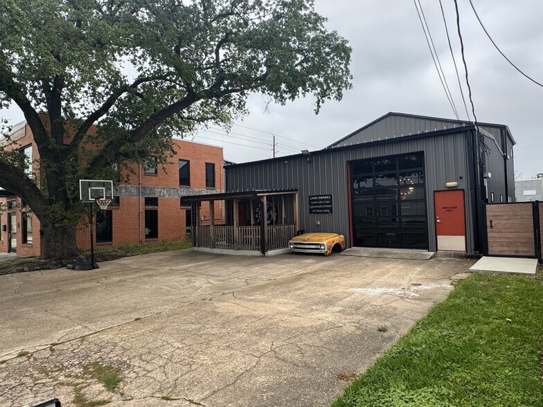 More Photos Of 112 N Avenue A, Humble Light Distribution For Sale