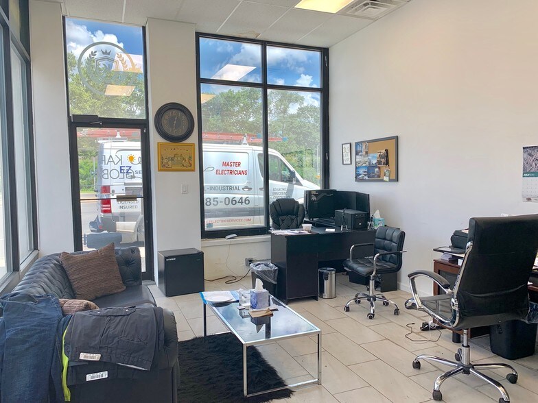 More Photos Of 560 Sunrise Hwy, Baldwin Auto Repair For Lease