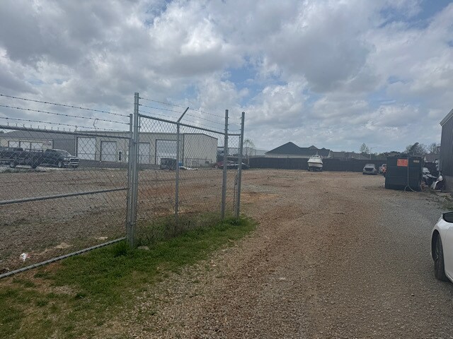 More Photos Of 14345 Bledsoe Rd, Athens Flex For Sale