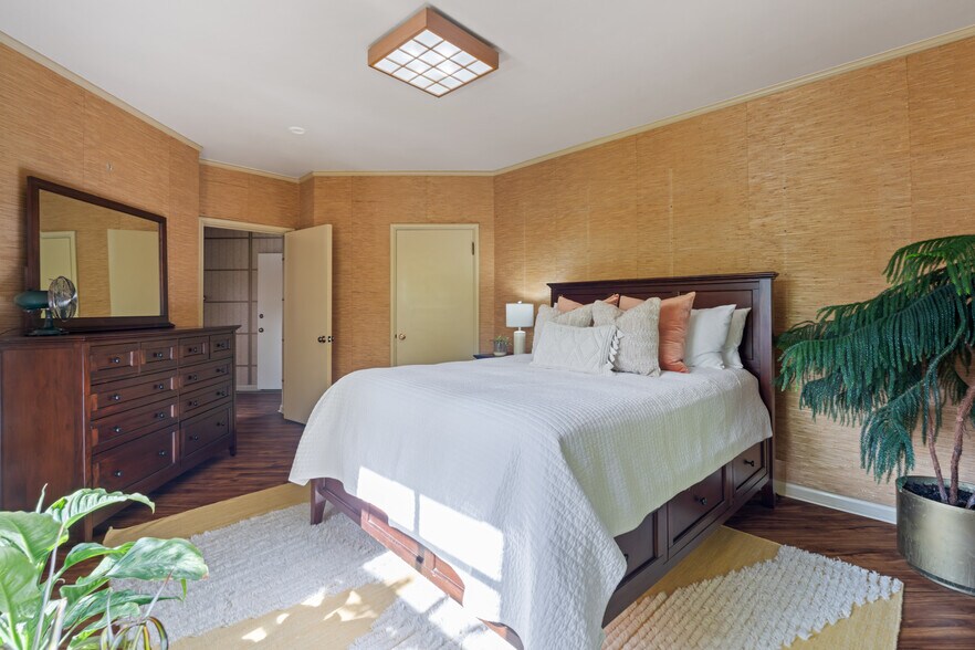 More Photos Of 1001 Cherry Heights Rd, The Dalles Flex For Sale