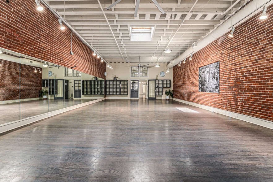 More Photos Of 1917 Market St, Denver Storefront For Sale