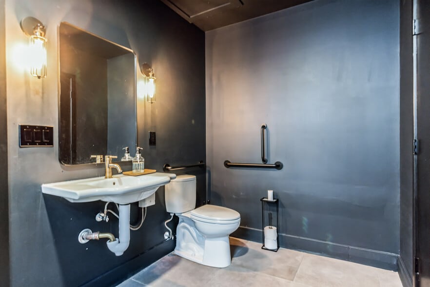 More Photos Of 1233-1235 Hamilton St, Philadelphia Loft Creative Space For Sale