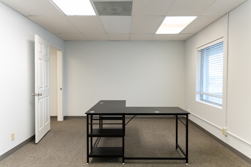 More Photos Of 4848 S 120th St, Omaha Loft Creative Space For Lease