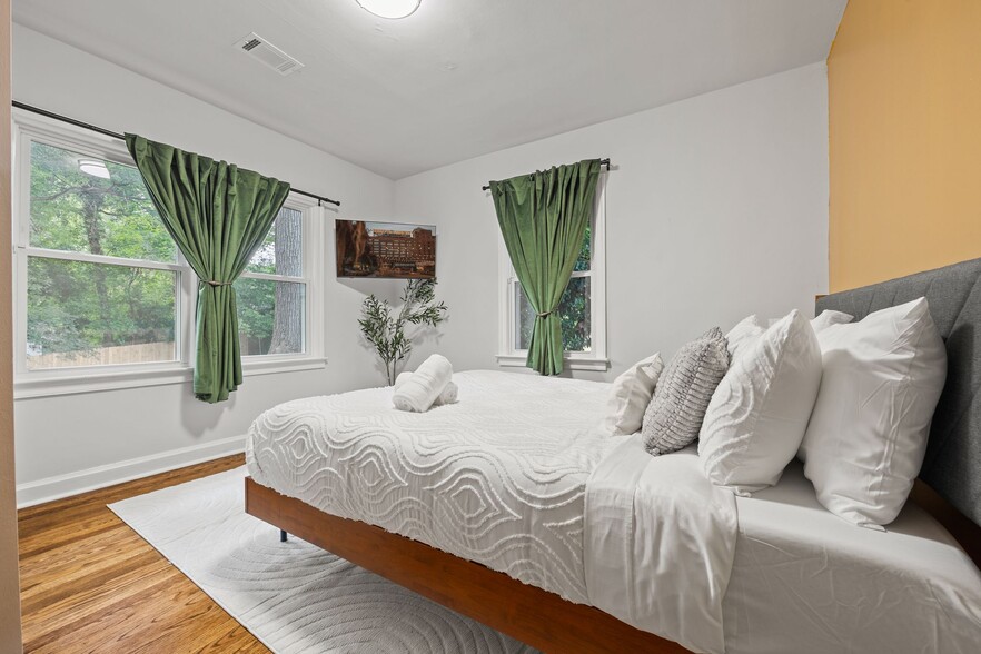 More Photos Of 10 Claire Dr, Atlanta Multifamily For Sale