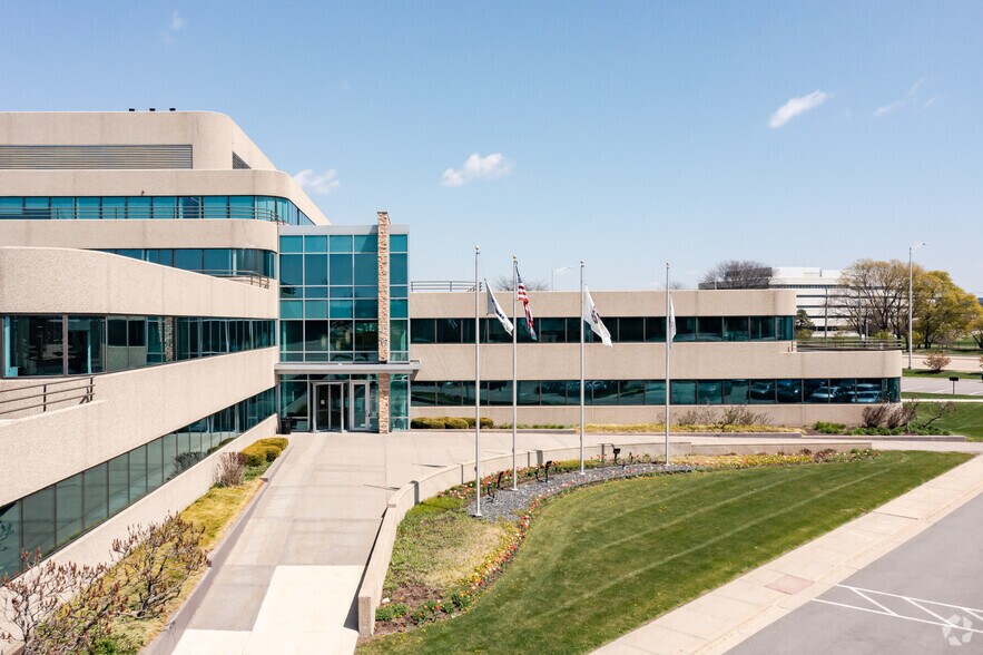 More Photos Of 1751 W Diehl Rd, Naperville Office For Lease