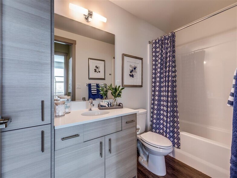 More Photos Of 2200 W Meeker St, Kent Apartments For Lease