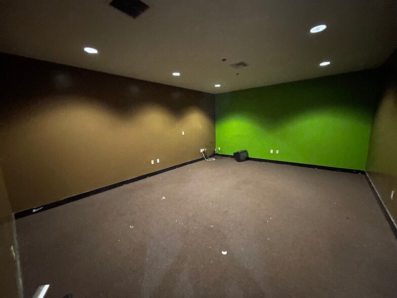 More Photos Of 1700 35th St, Orlando Warehouse For Lease