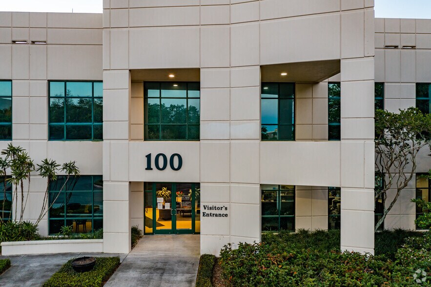 More Photos Of 160 Fountain Pky, Saint Petersburg Office For Lease