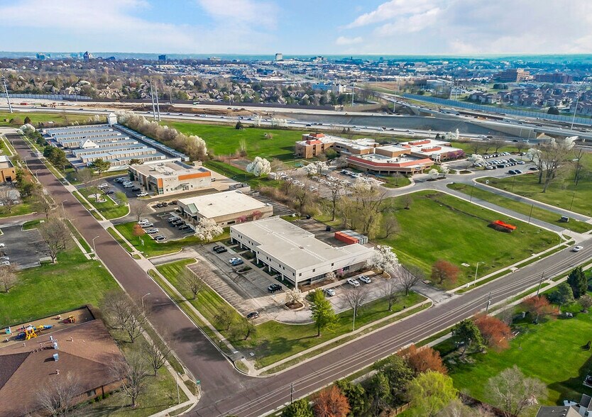 More Photos Of 12635-12651 Hemlock St, Overland Park Showroom For Lease