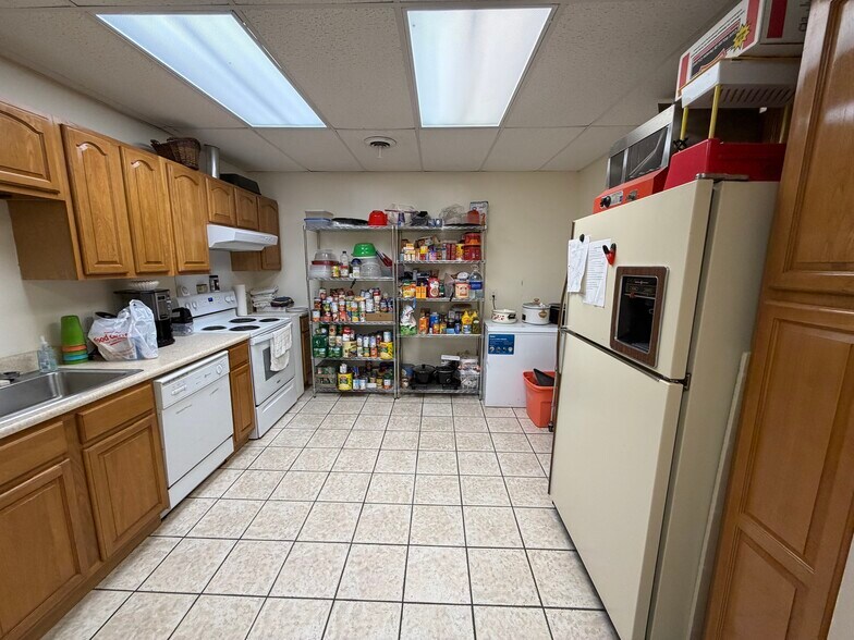 More Photos Of 205 S Armstrong Rd, Rogersville Loft Creative Space For Sale