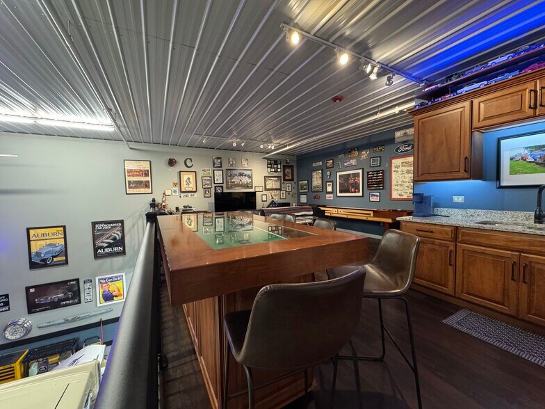 More Photos Of 2244 Ferry Rd, Naperville Flex For Sale