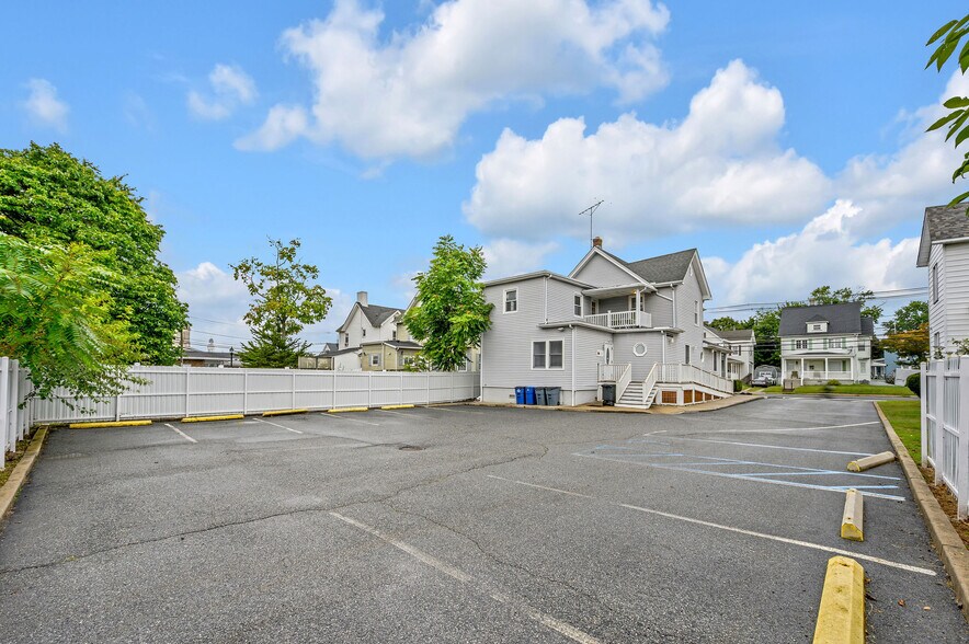 More Photos Of 46 E Somerset St, Raritan Medical For Sale