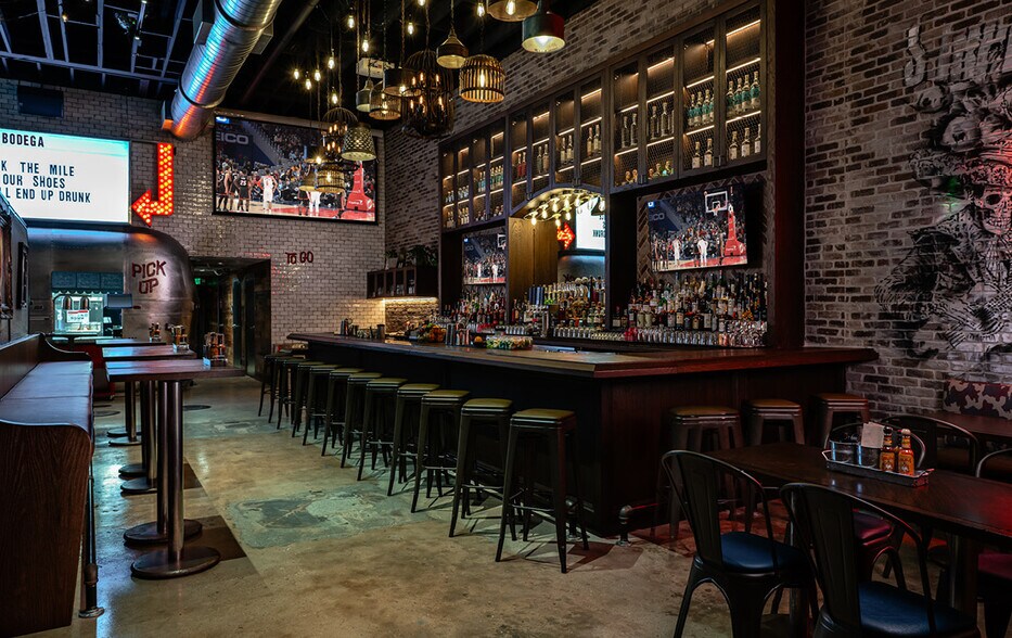 More Photos Of 315-317 Miracle Mile, Coral Gables Storefront For Sale